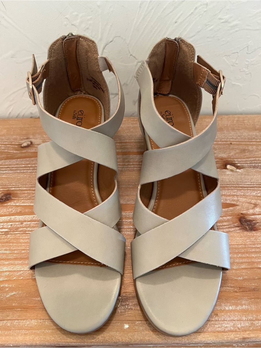 Eurosoft by Sofft Women’s Ankle Strap Sandals in Light Beige. Size 8.5M